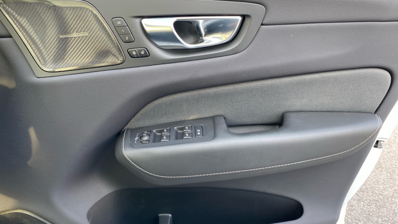 Volvo XC60 2.0 T6 [350] RC PHEV Plus Dark 5dr AWD Geartronic Estate